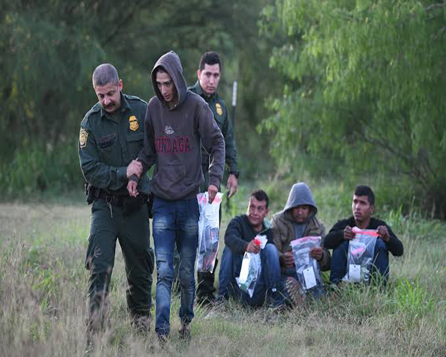 Migrants Surrender to Border Patrol Agents in South Texas